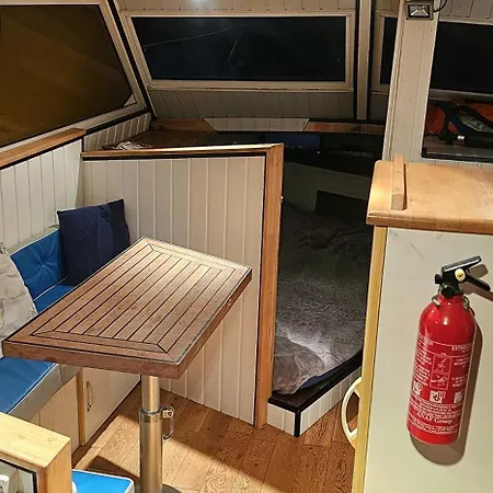 Πλωτό κατάλυμα Sur L'eau Confort