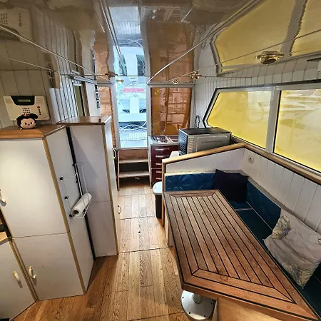 Sur L'eau Confort Πλωτό κατάλυμα