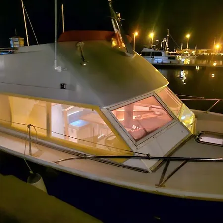 Úszó hotel Sur L'eau Confort *