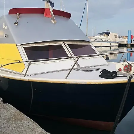 Sur L'eau Confort Úszó hotel *