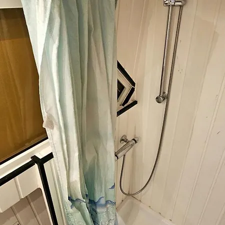 Sur L'eau Confort 船屋 *