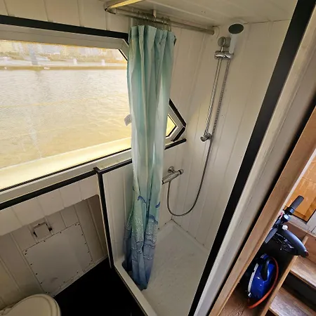 船屋 Sur L'eau Confort *