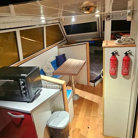 Sur L'eau Confort * לה ברקרה