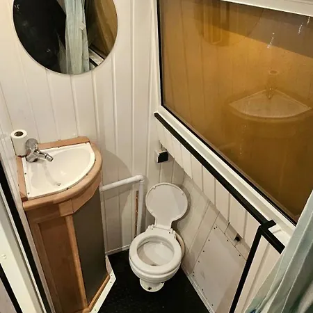 Sur L'eau Confort Úszó hotel