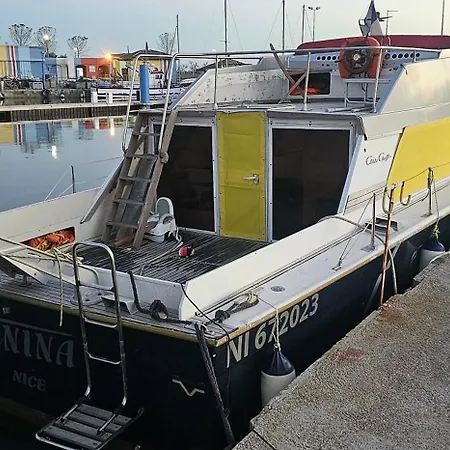 Sur L'eau Confort ספינת מלון