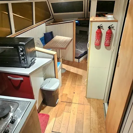 Sur L'eau Confort 船屋 乐巴凯尔斯