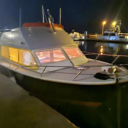 Úszó hotel Sur L'eau Confort Le Barcarès