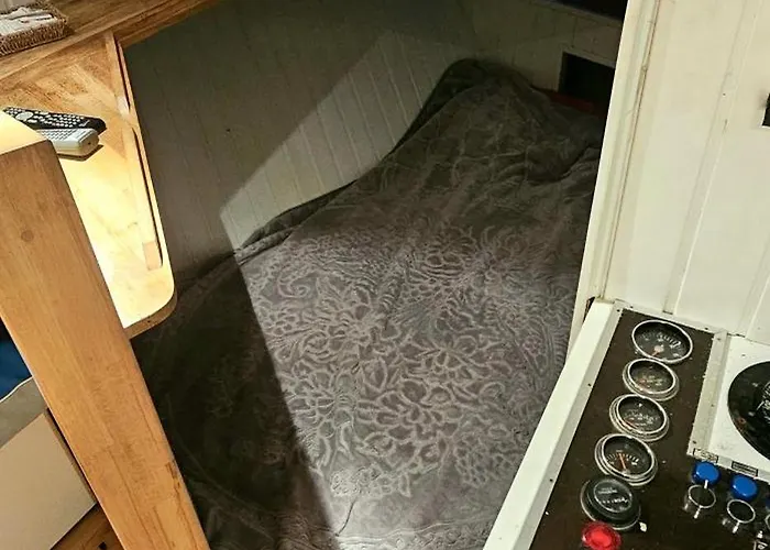 Sur L'eau Confort Hotel en barco